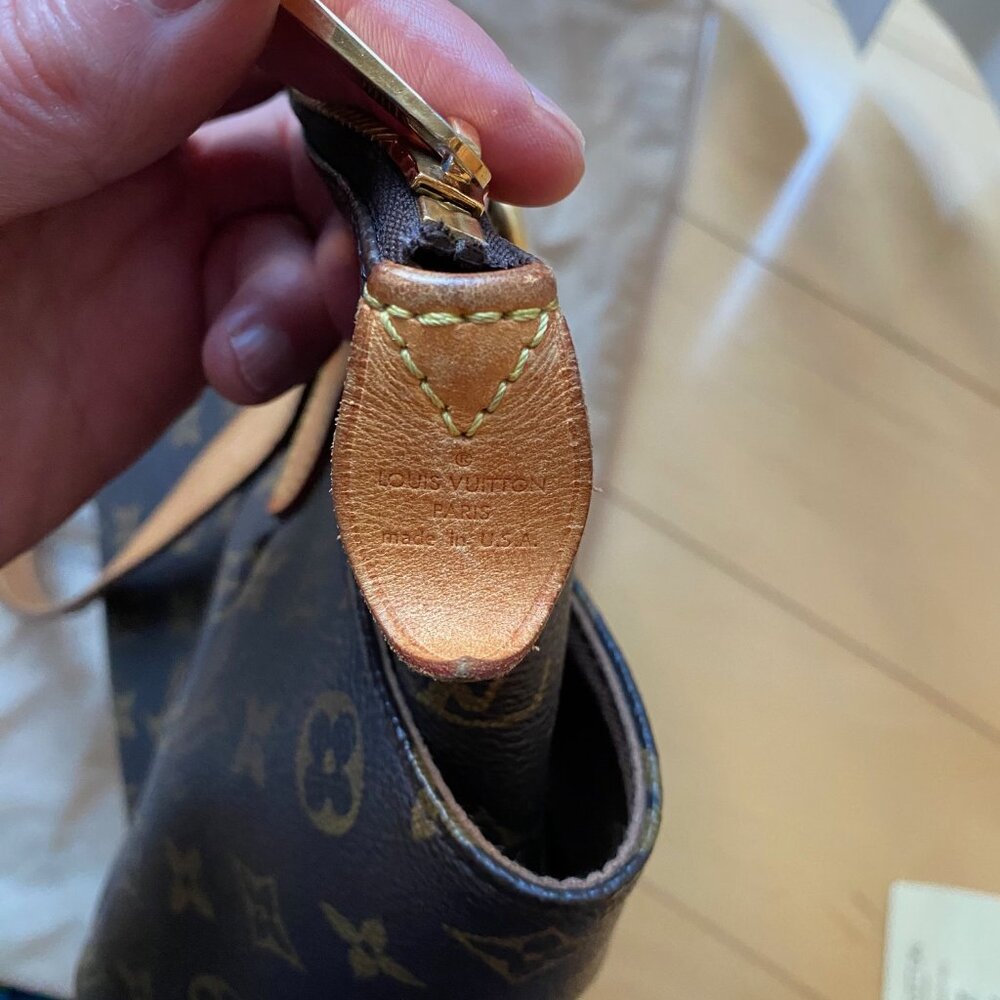 Elegant Brown Monogram Shoulder Bag - Picture 4 of 5